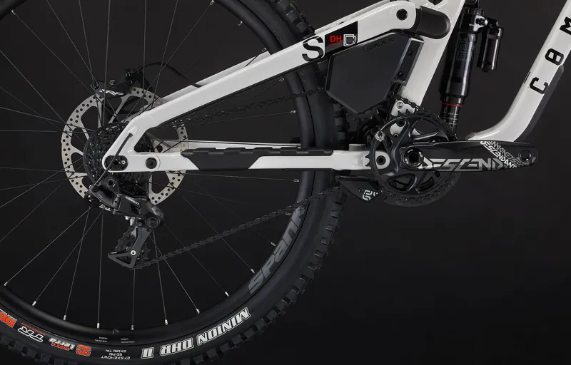 COMMENCAL SUPREME DH V5 XS PURE WHITE-3