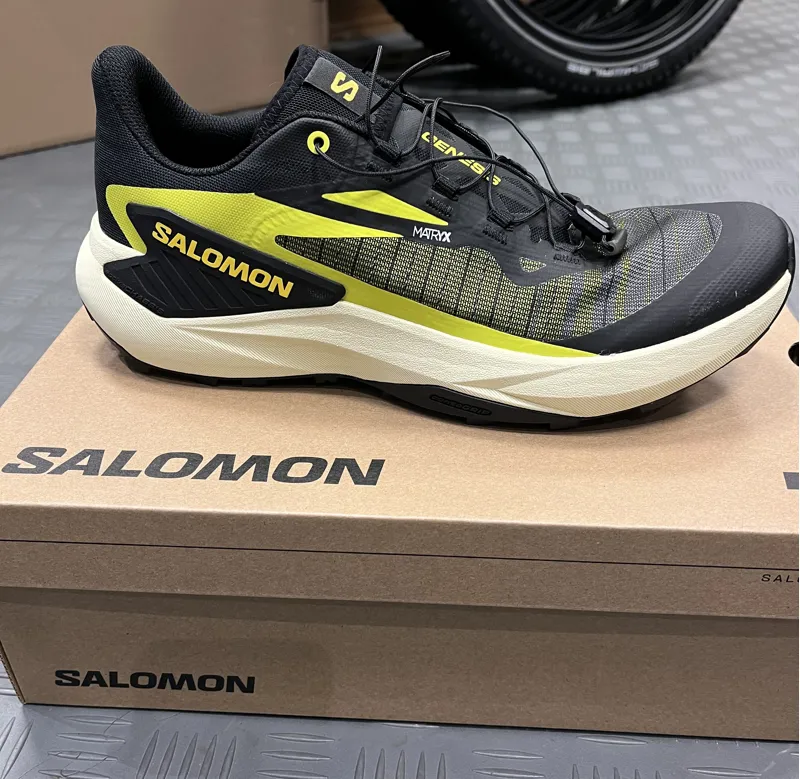 SALOMON GENESIS MENS BLACK/SULPHER/TYELLO SIZE 10.5