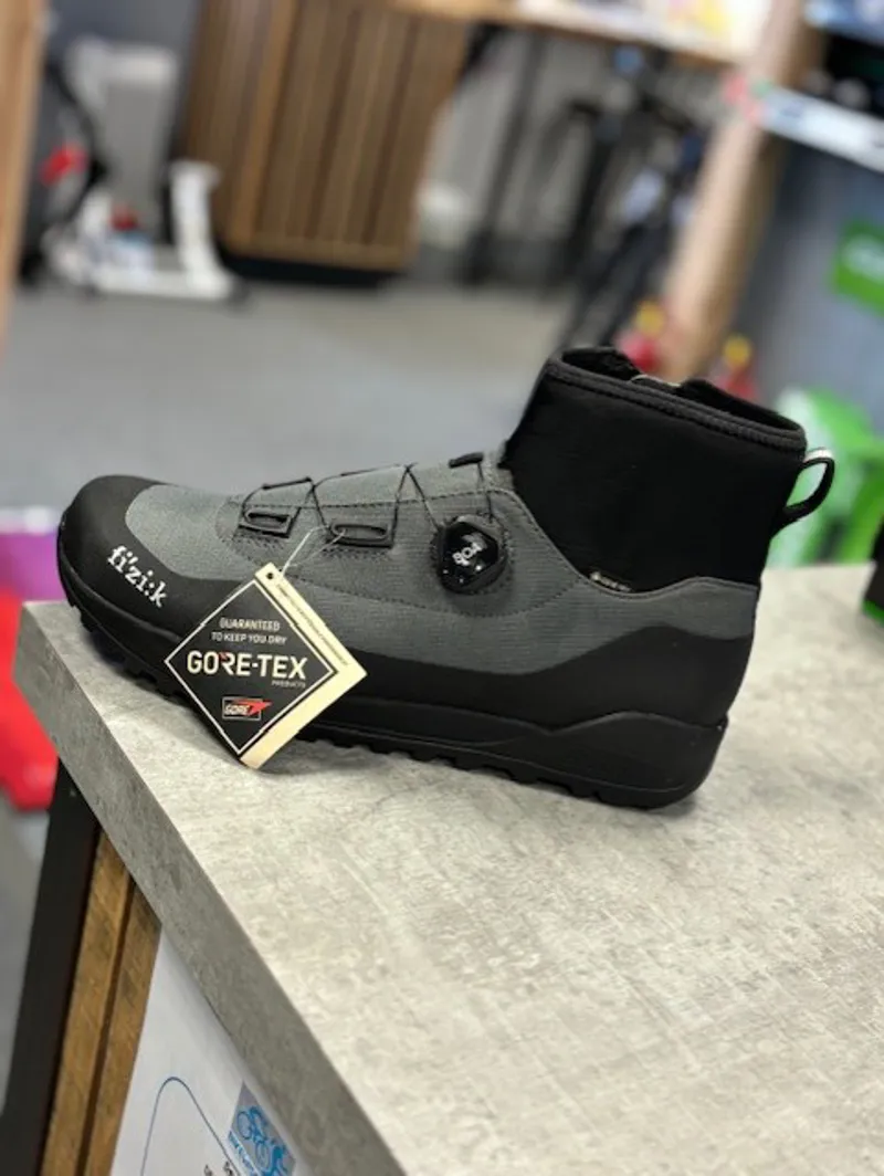 FIZIK TERRA NANUQ FLAT BLACK/GREY 46-1